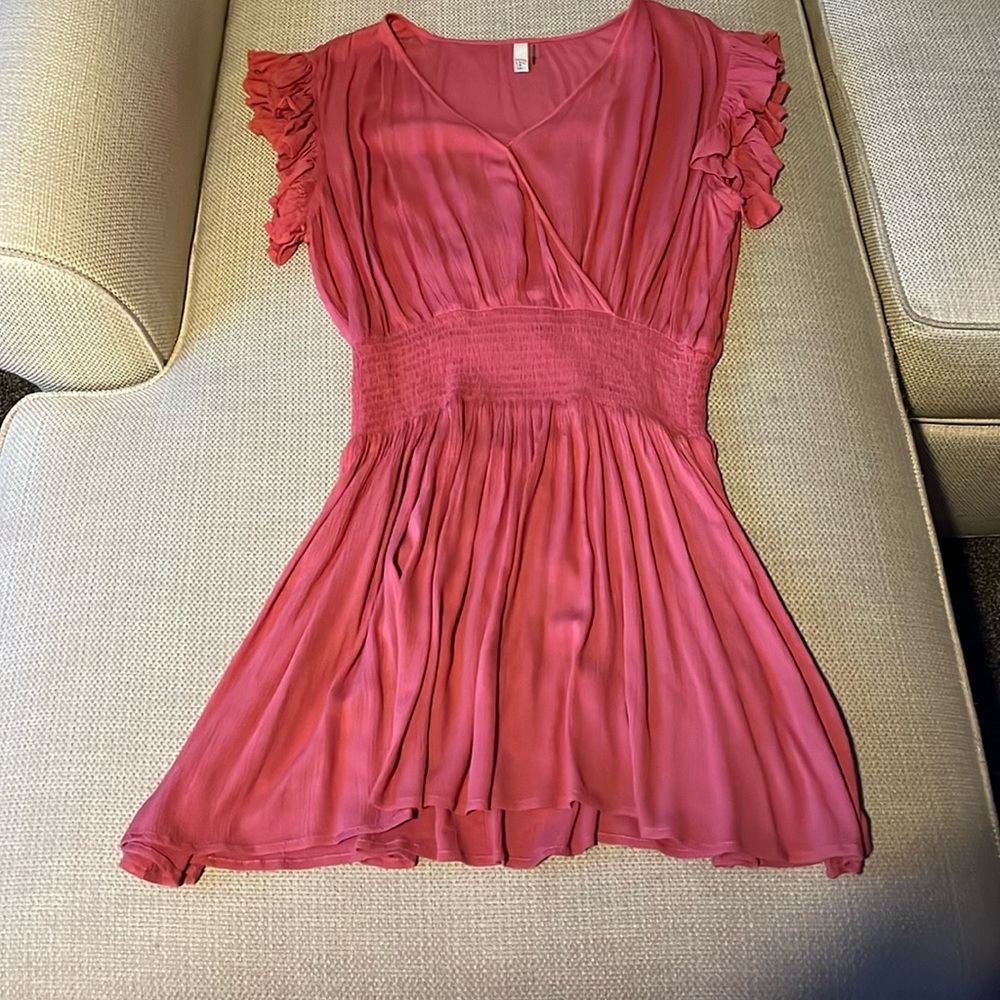 Cute melon colored mini dress in great condition!